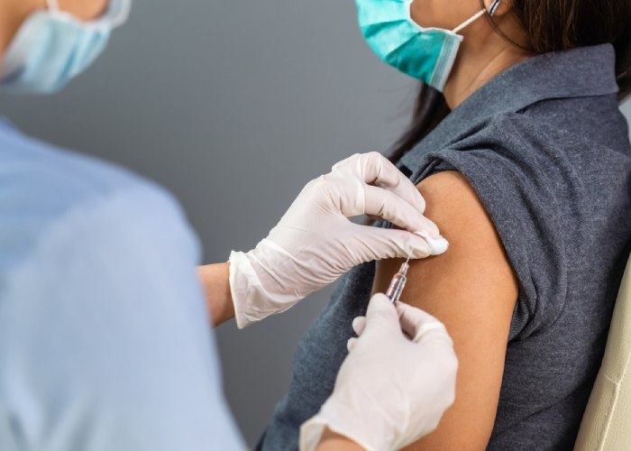 چه کسانی باید واکسن آنفولانزا بزنند؟