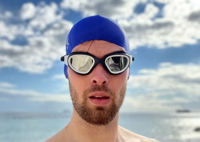 علت سردرد بعد از شنا کلاه شنای محکم