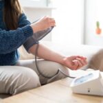 چند وقت یکبار باید فشار خون خود را در خانه بررسی کنید